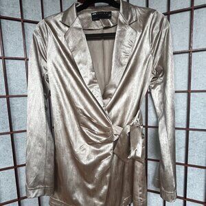 ASOS DESIGN Champagne Shimmer Satin Wrap Blazer - Gold/Nude - Size US 0